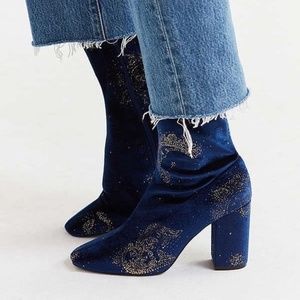 Velvet Celestial Glove Bootie Size 9
